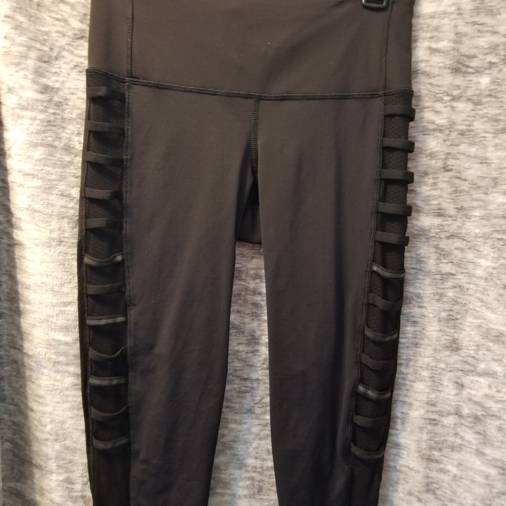 Lululemon size 6 crop